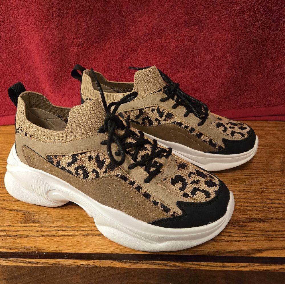 Stylish Leopard Print Sneakers